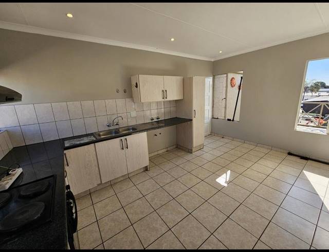 2 BEDROOM TOWNHOUSE FOR SALE IN MAGALIESKRUIN